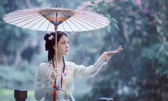 素衣輕拂圓球手持细雨斜风晚更多打一准确生肖请全面2释义、解释与落实、构建解答解释落实